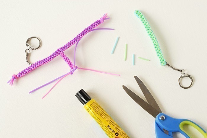 Tuto lettres scoubidou porte-clés | Cultura